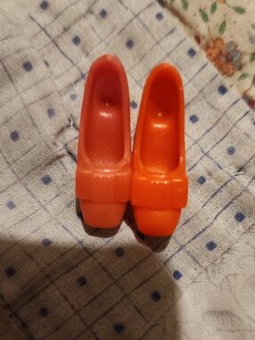 Vintage Barbie Francie 1960s Coral Squishy Bow Shoes